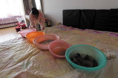 大通楼上漏水，住户失联，小区没物管，业主维权难！律师来支招……